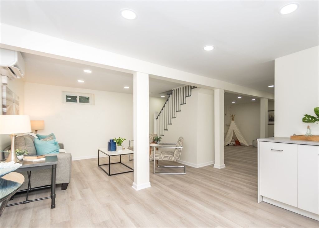 Interior, Recessed Lighting, Wood Texture Flooring
