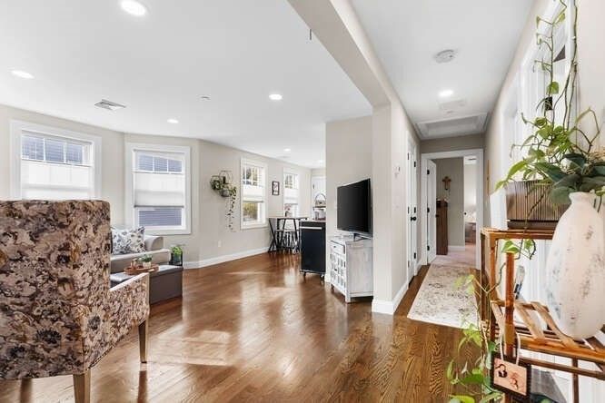 Interior, Living room, Recessed Lighting, Wood Texture Flooring
