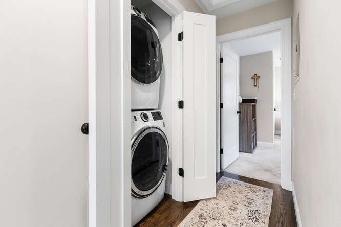 Interior, Utility Closets, Washer, Wood Texture Flooring