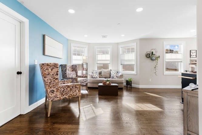 Interior, Living room, Recessed Lighting, Wood Texture Flooring