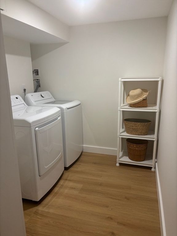 Interior, Washer, Wood Texture Flooring