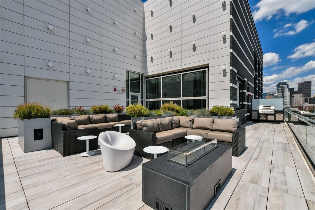 Exterior, Outdoor Kitchen