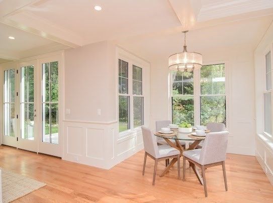 Chandelier, Dining room, Interior, Recessed Lighting, Wood Texture Flooring