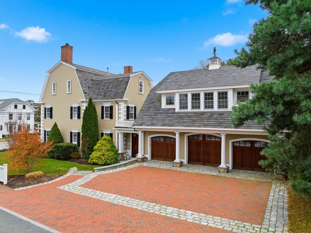 Attached, Exterior, Facade, Cape Cod