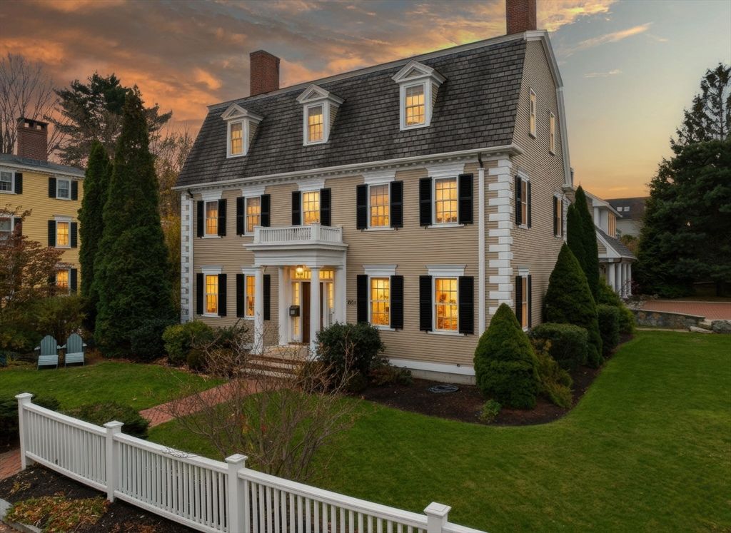 Exterior, Facade, Georgian