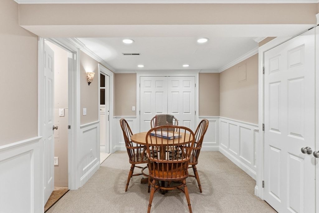 Dining room, Interior, Recessed Lighting
