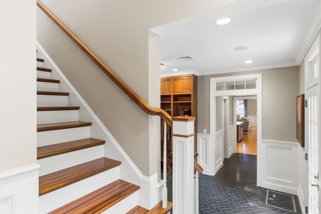 Interior, Recessed Lighting, Wood Texture Flooring