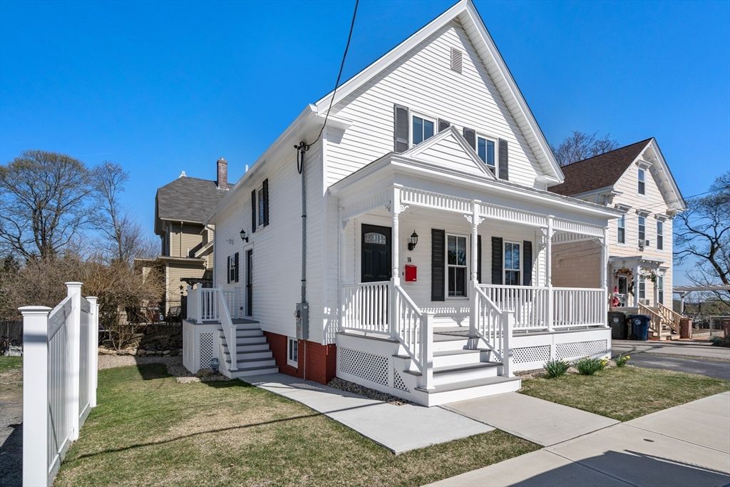 Exterior, Facade, Farmhouse