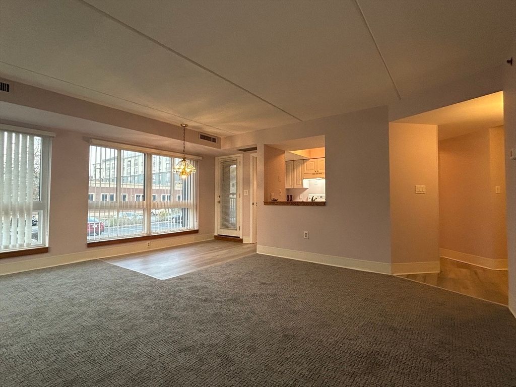 Empty room, Interior, Pendant Lights