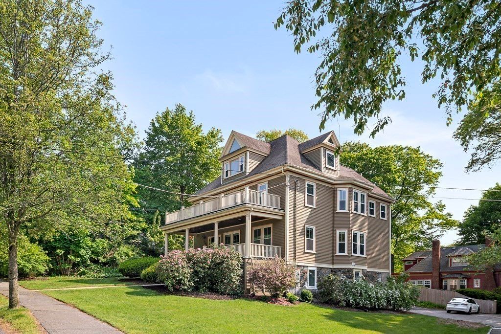 Backyard, Exterior, Facade, Queen Anne Victorian