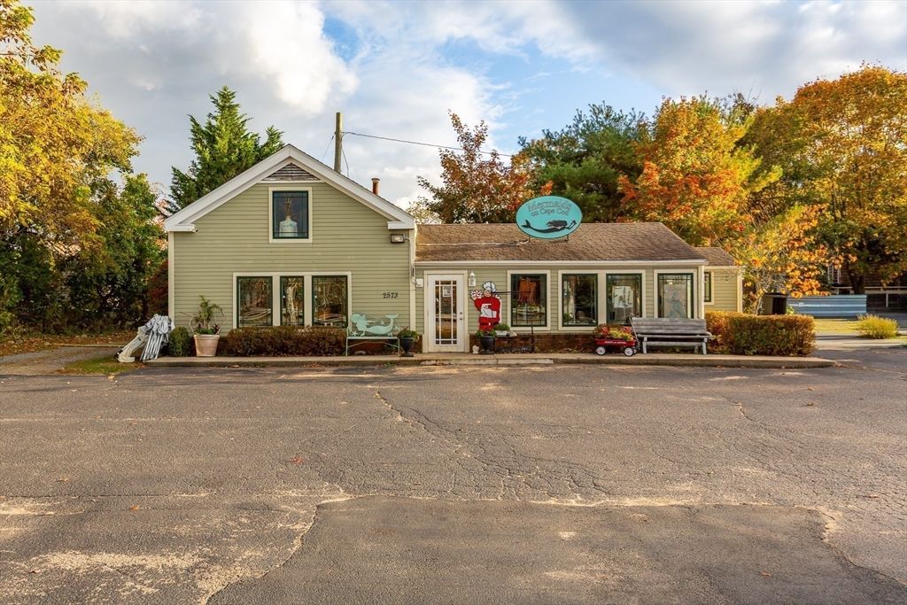 Exterior, Facade, Cape Cod