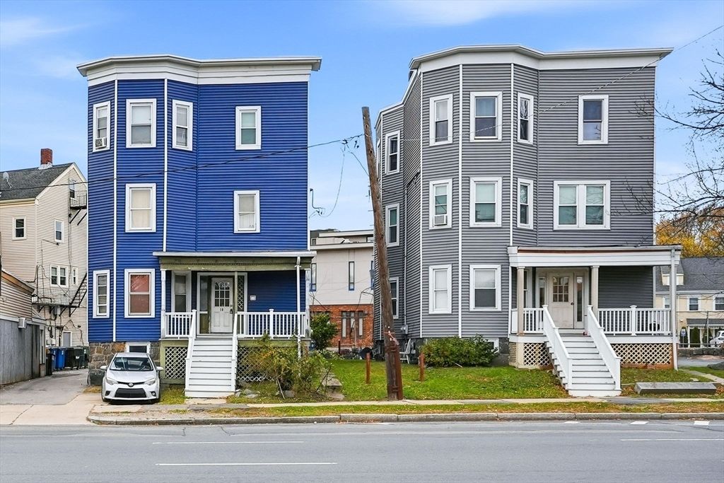 Exterior, Facade, Rowhouse