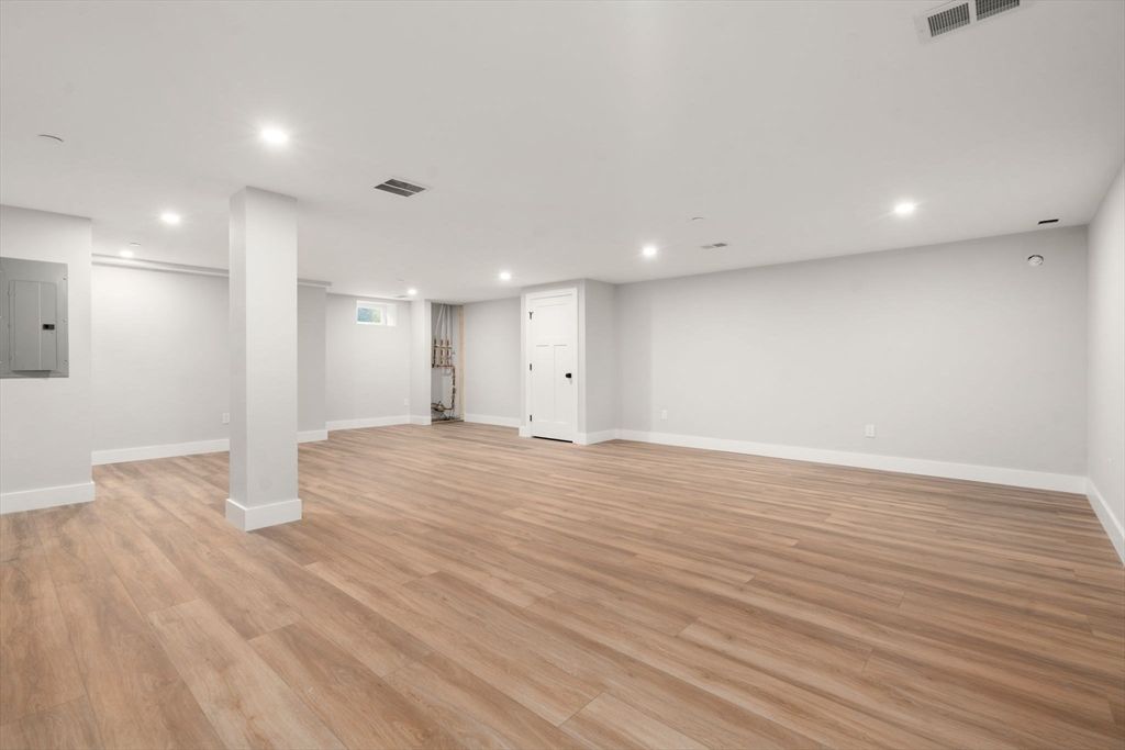 Empty room, Interior, Recessed Lighting, Wood Texture Flooring