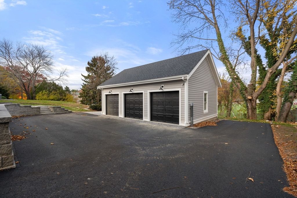 Detached Garage, Exterior