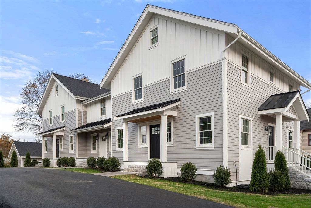 Exterior, Facade, Farmhouse