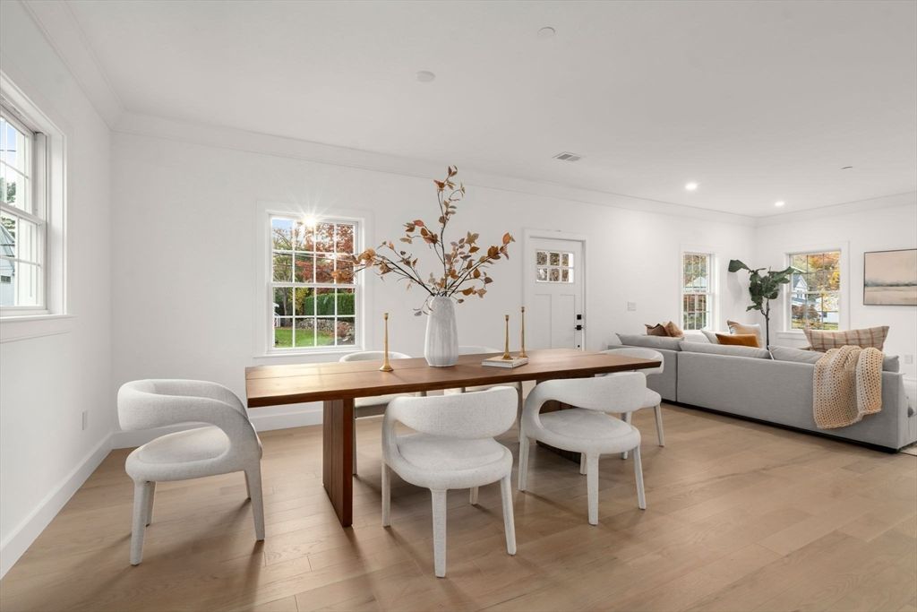 Dining room, Interior, Living room, Recessed Lighting, Wood Texture Flooring