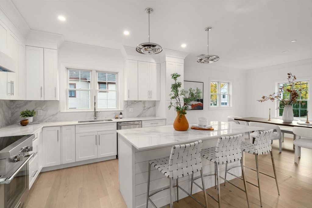 Dining room, Interior, Kitchen, Marble Walls, Pendant Lights, Recessed Lighting, Stainless Steel Appliances, Wood Texture Flooring