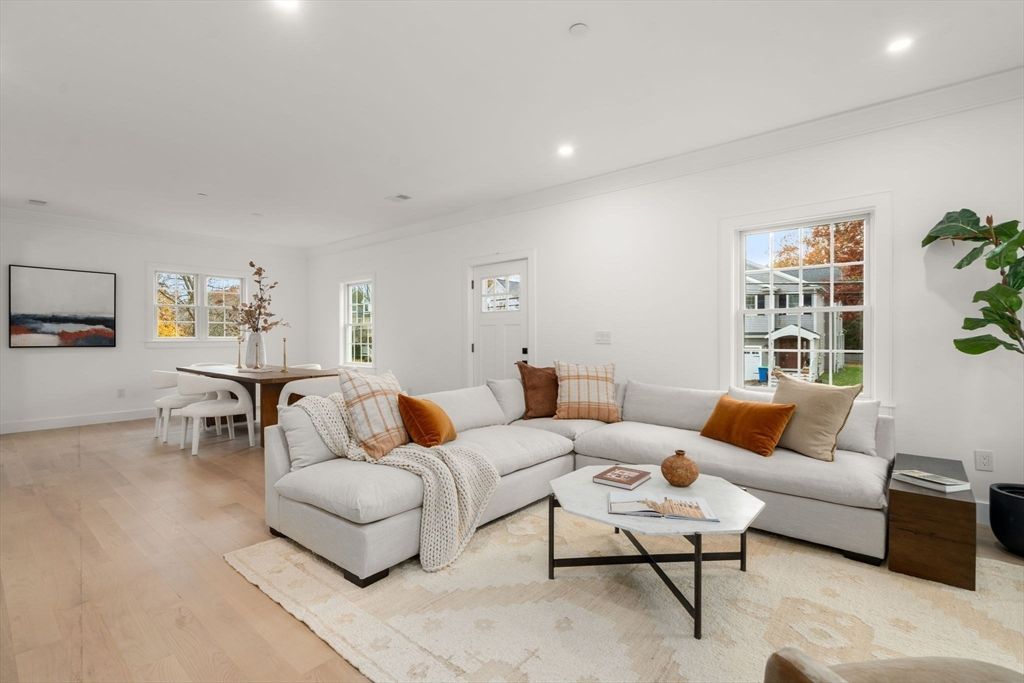 Dining room, Interior, Living room, Recessed Lighting, Wood Texture Flooring