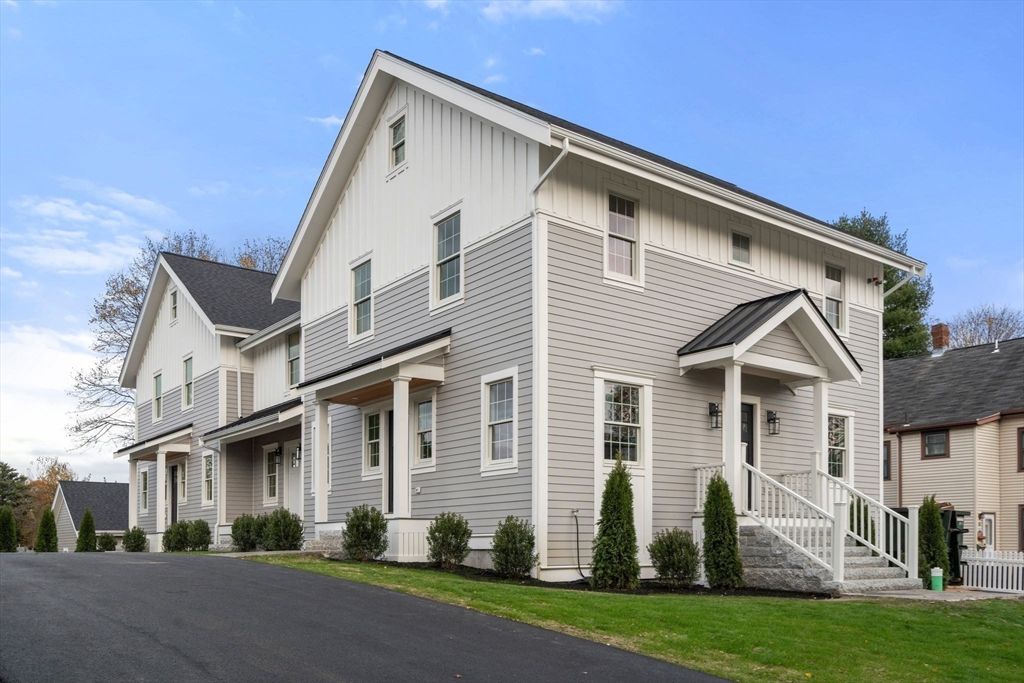 Exterior, Facade, Farmhouse