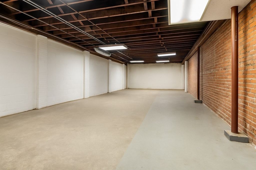 Empty room, Interior, Recessed Lighting, Stone Walls