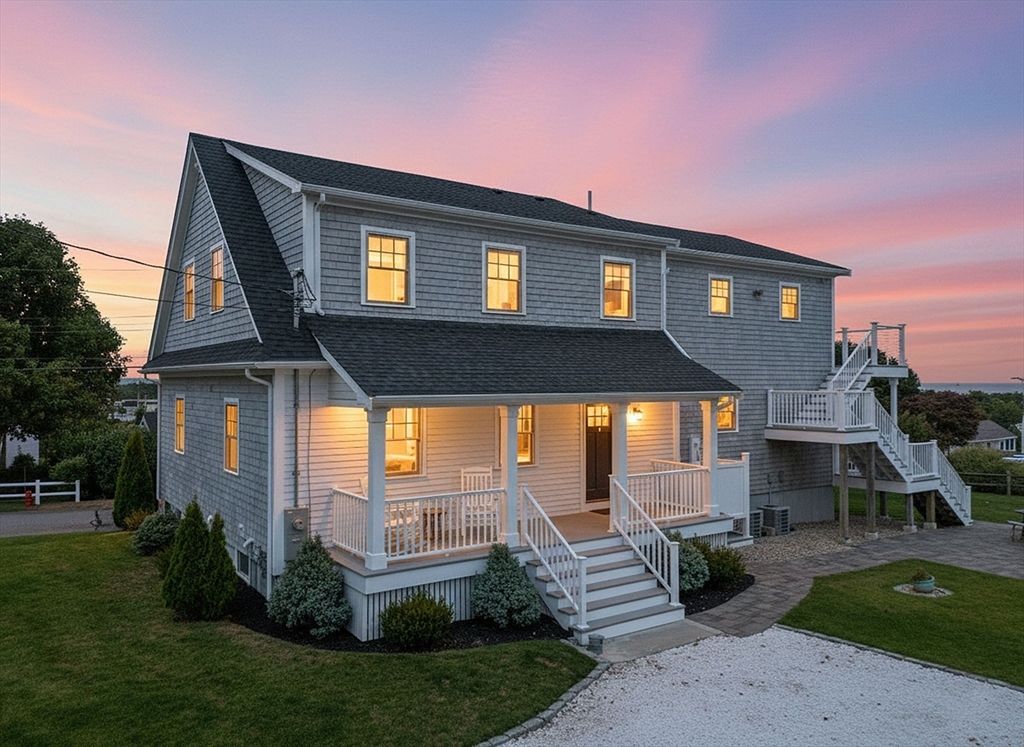 Exterior, Facade, American Foursquare