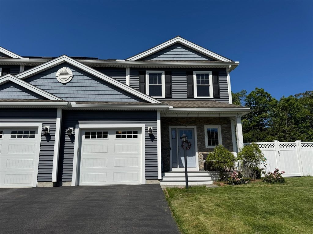 Attached, Exterior, Facade, American Craftsman