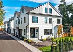 Exterior, Facade, Farmhouse