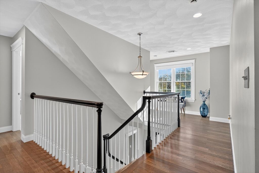 Interior, Pendant Lights, Recessed Lighting, Wood Texture Flooring