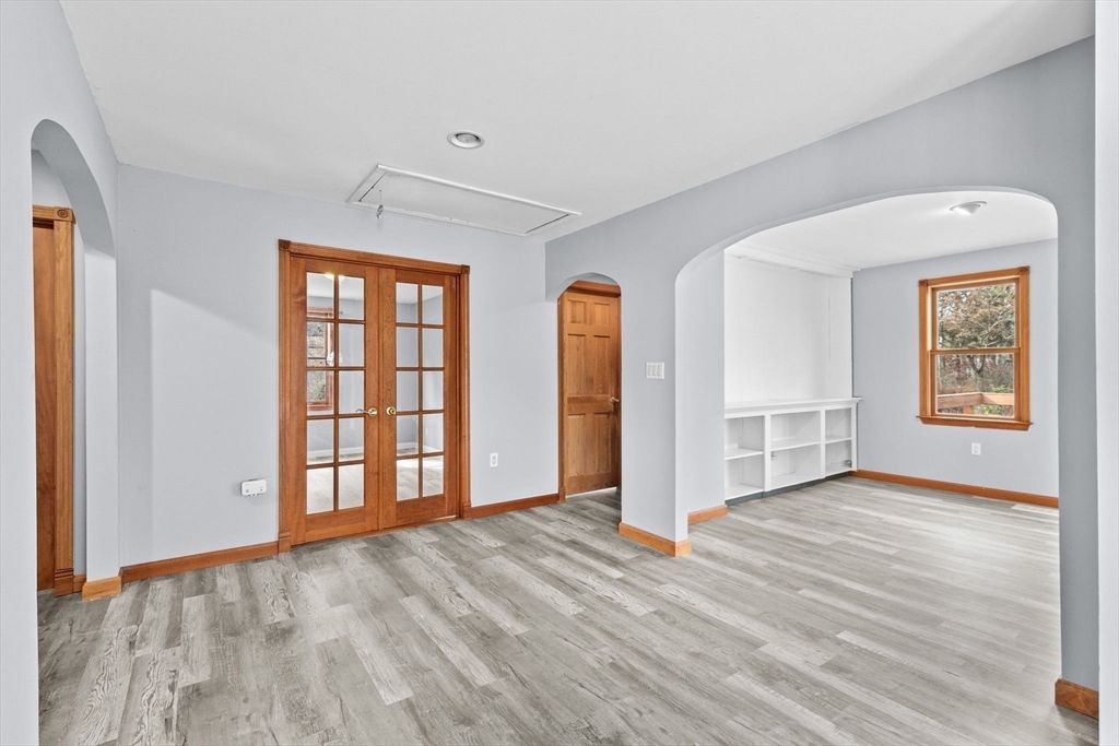 Empty room, Interior, Recessed Lighting, Wood Texture Flooring