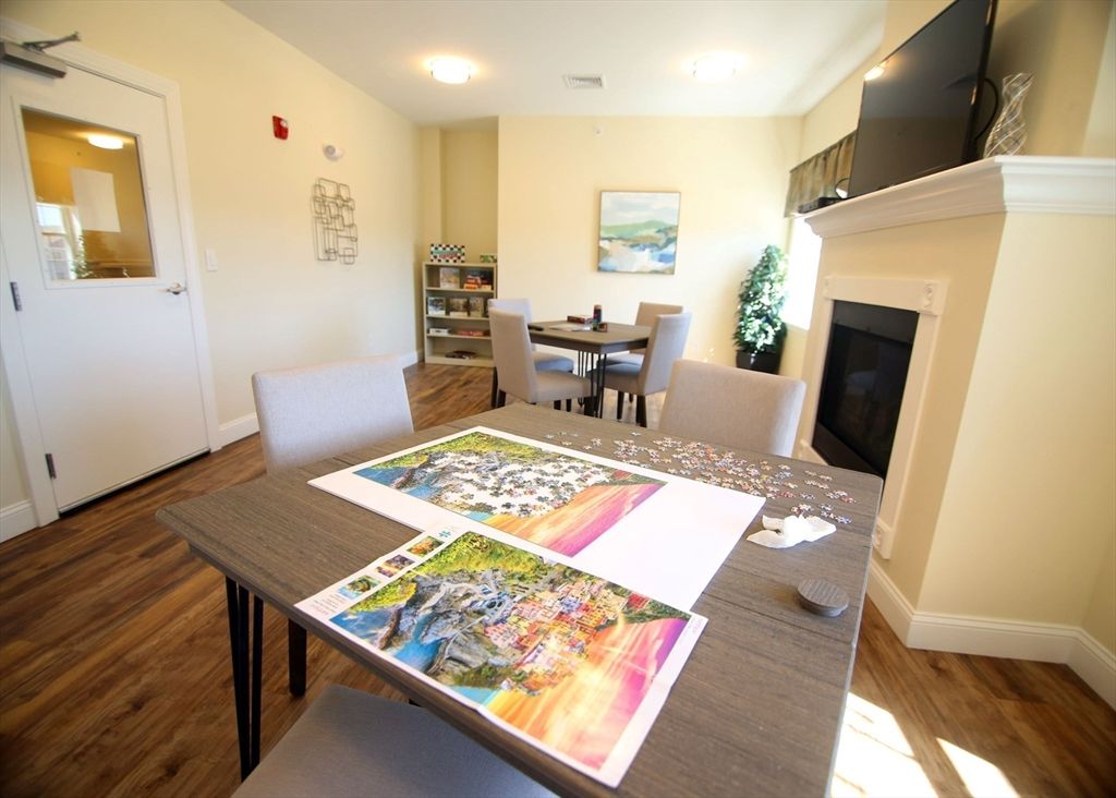 Dining room, Fireplace, Interior, Recessed Lighting, Wood Texture Flooring