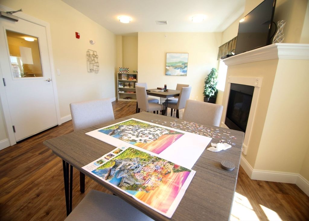 Dining room, Fireplace, Interior, Recessed Lighting, Wood Texture Flooring