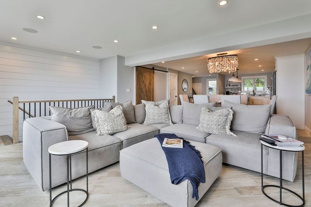 Chandelier, Dining room, Interior, Living room, Recessed Lighting, Wood Texture Flooring