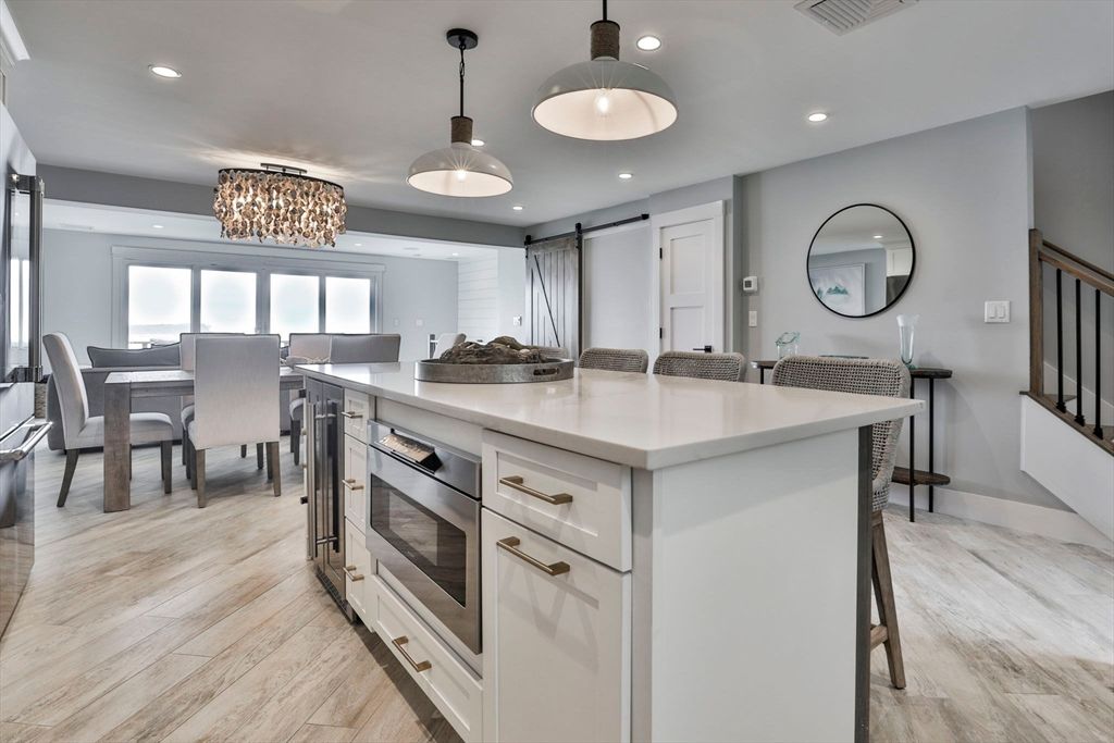 Chandelier, Dining room, Interior, Kitchen, Pendant Lights, Recessed Lighting, Wood Texture Flooring