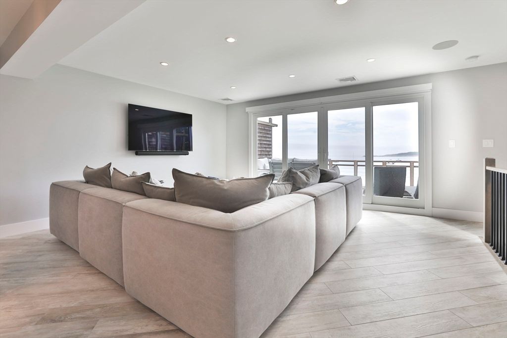 Interior, Living room, Recessed Lighting, Water, Wood Texture Flooring