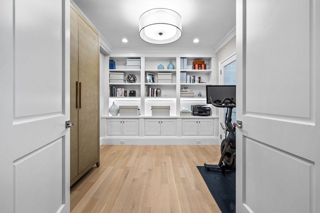 Fitness Equipment, Interior, Recessed Lighting, Wood Texture Flooring