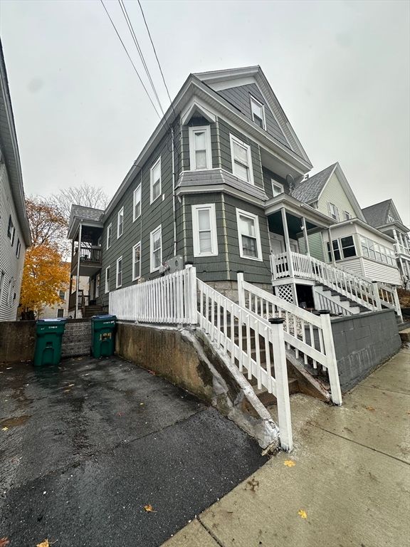 Exterior, Facade, Queen Anne Victorian