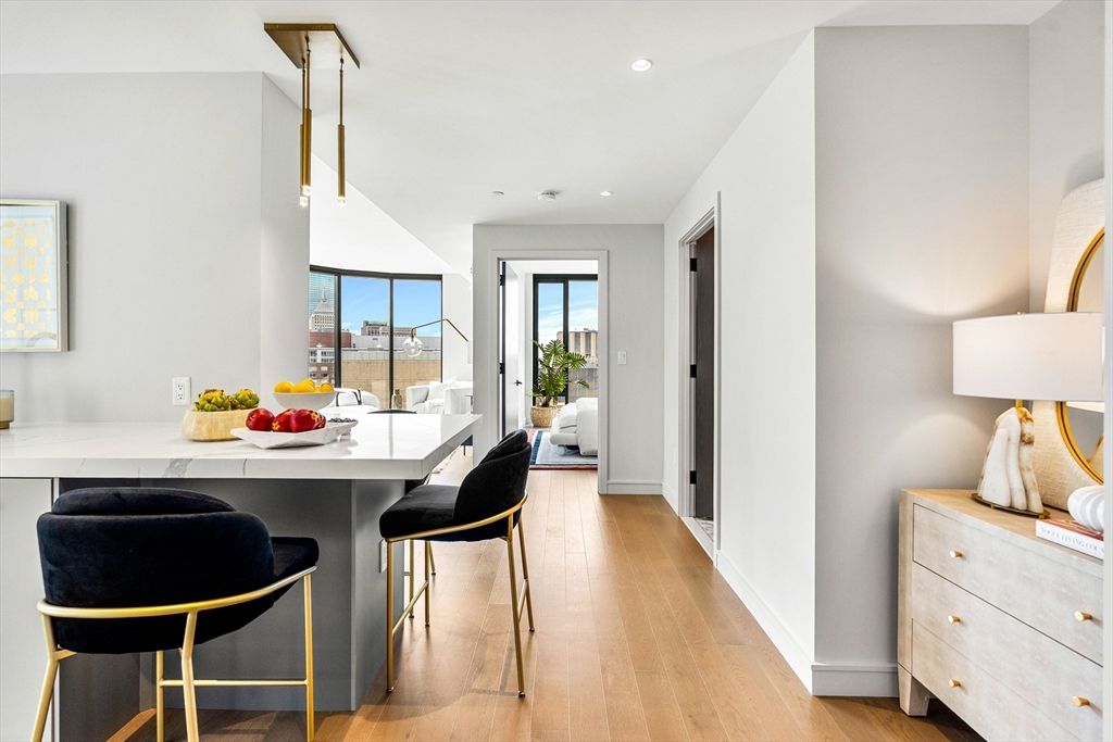 Interior, Pendant Lights, Recessed Lighting, Wood Texture Flooring