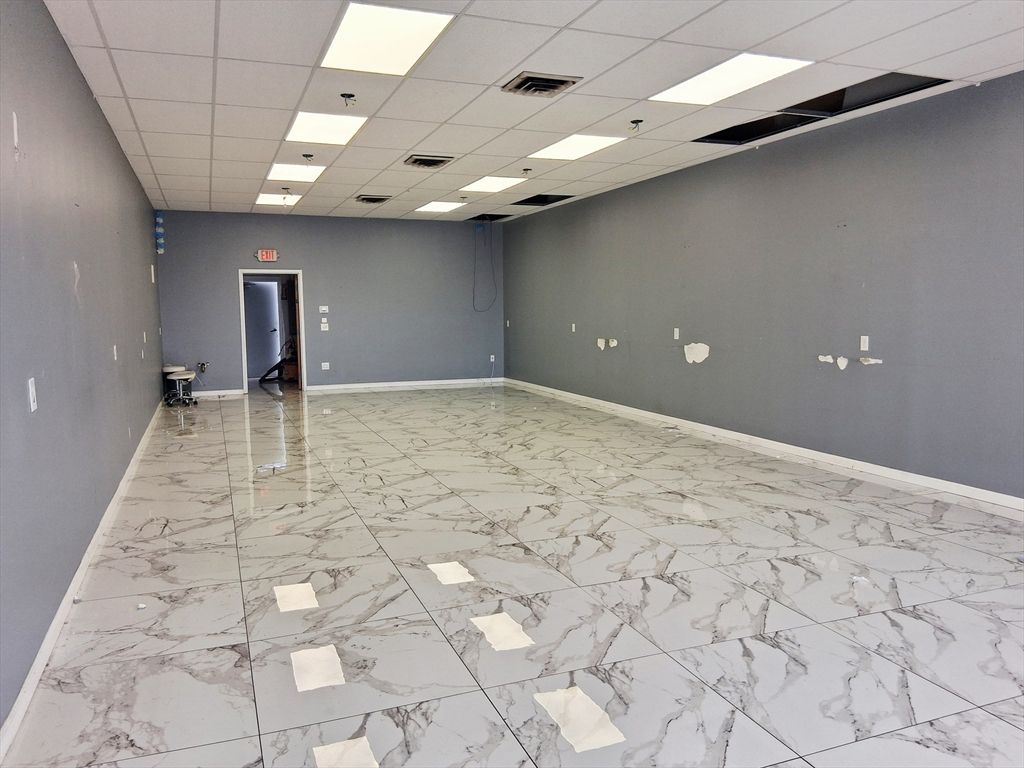 Empty room, Interior, Marble, Recessed Lighting