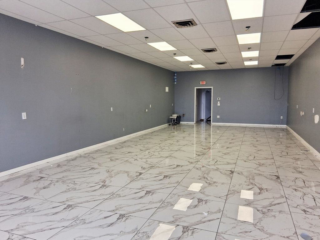 Empty room, Interior, Marble, Recessed Lighting