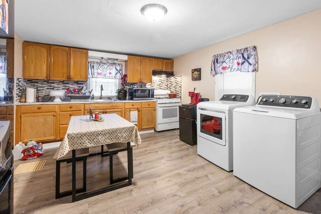 Interior, Kitchen, Washer, Wood Texture Flooring