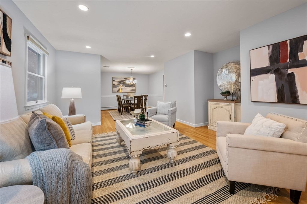 Dining room, Interior, Living room, Recessed Lighting, Wood Texture Flooring