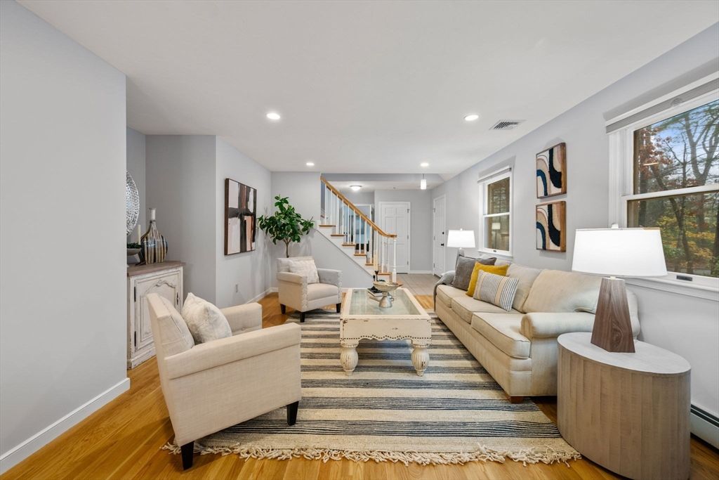 Interior, Living room, Recessed Lighting, Wood Texture Flooring