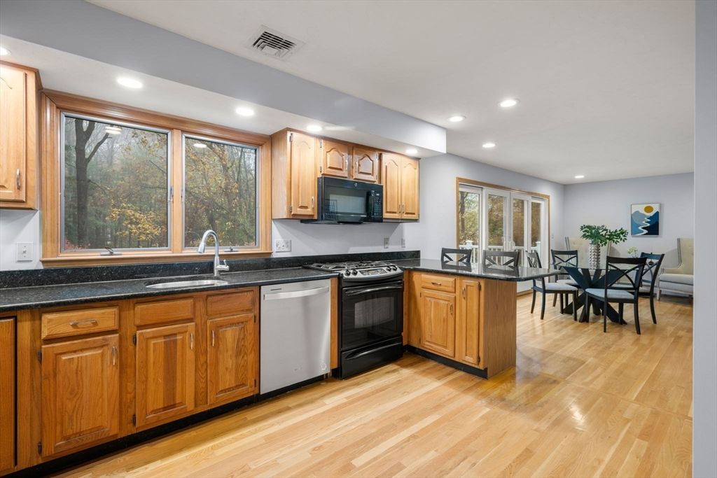 Dining room, Interior, Kitchen, Recessed Lighting, Wood Texture Flooring