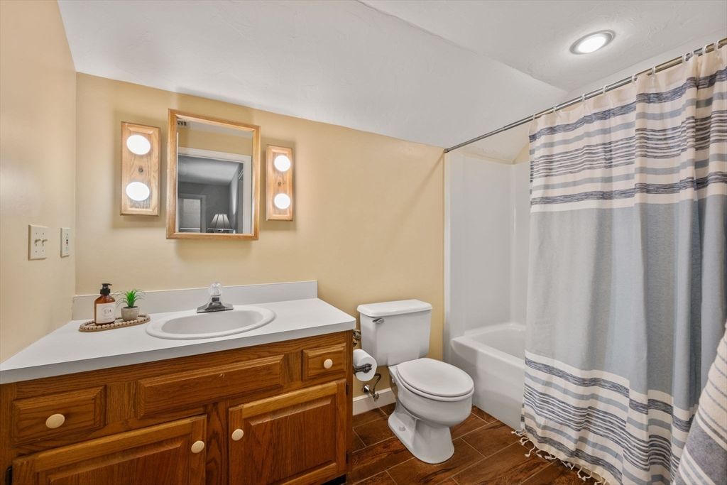 Bathroom, Interior, Recessed Lighting, Wood Texture Flooring