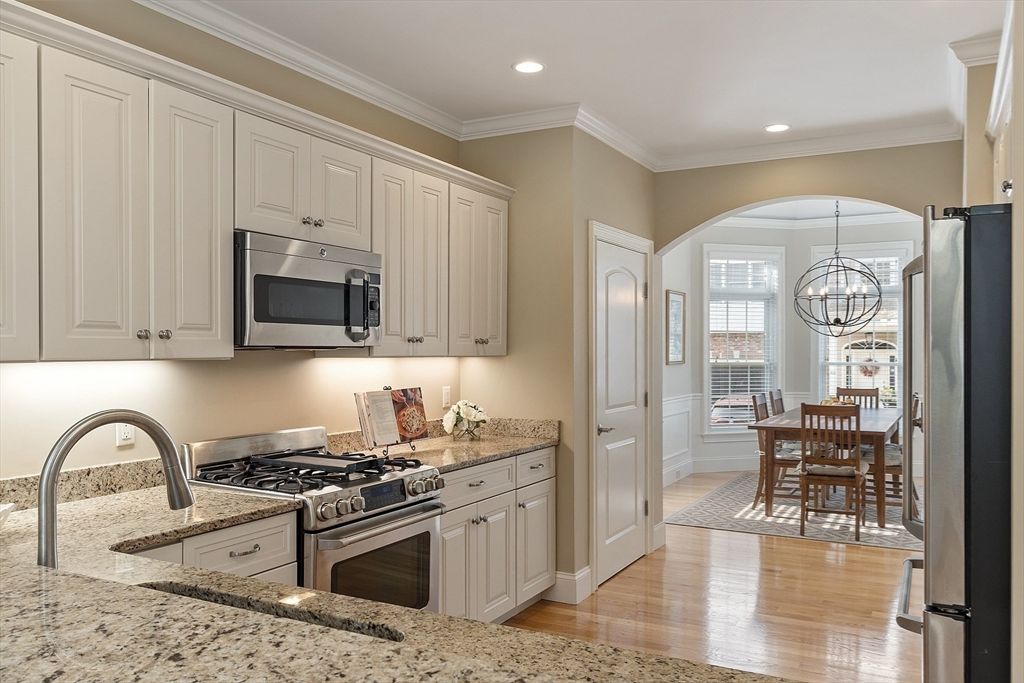 Chandelier, Dining room, Interior, Kitchen, Recessed Lighting, Wood Texture Flooring