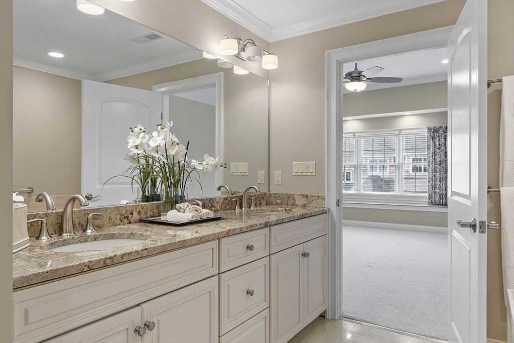Bathroom, Dual Sink Vanities, Interior, Recessed Lighting