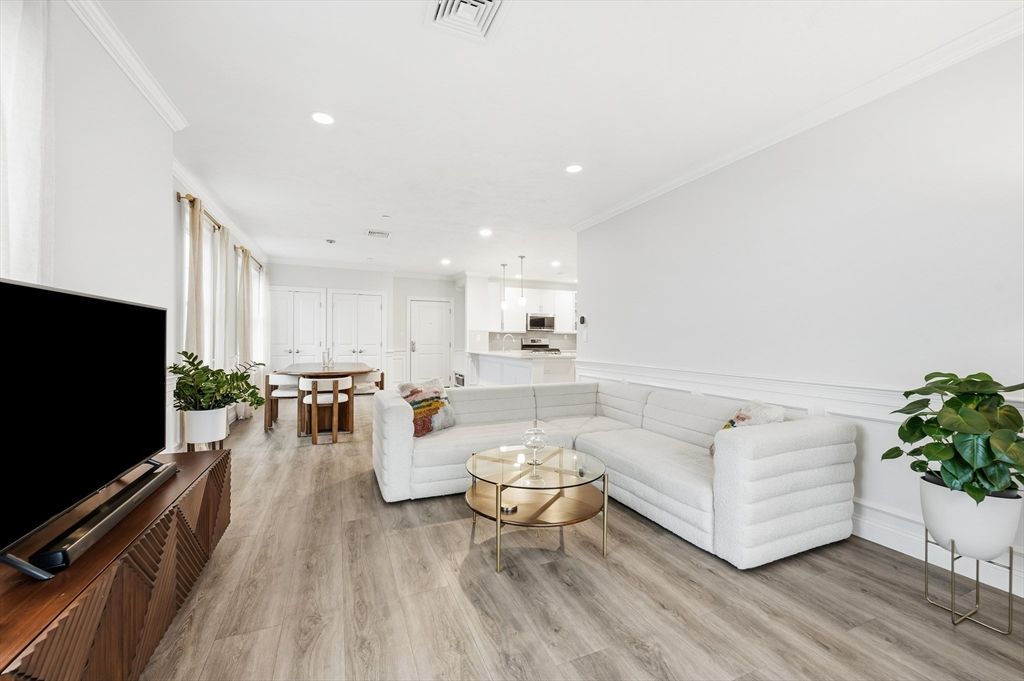 Dining room, Interior, Kitchen, Living room, Pendant Lights, Recessed Lighting, Stainless Steel Appliances, Wood Texture Flooring