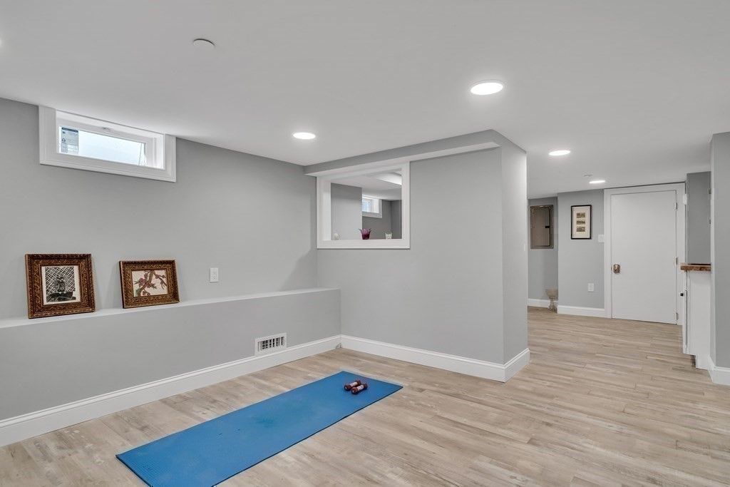 Interior, Recessed Lighting, Wood Texture Flooring