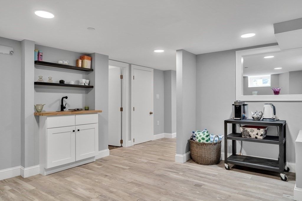 Interior, Recessed Lighting, Wood Texture Flooring