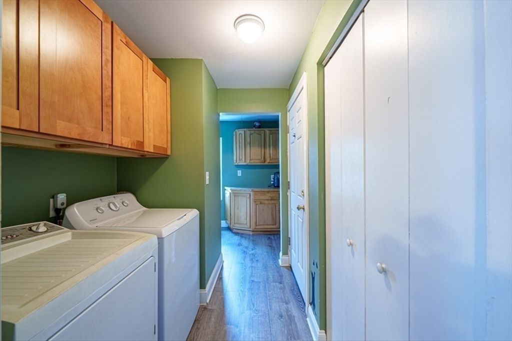 Interior, Washer, Wood Texture Flooring